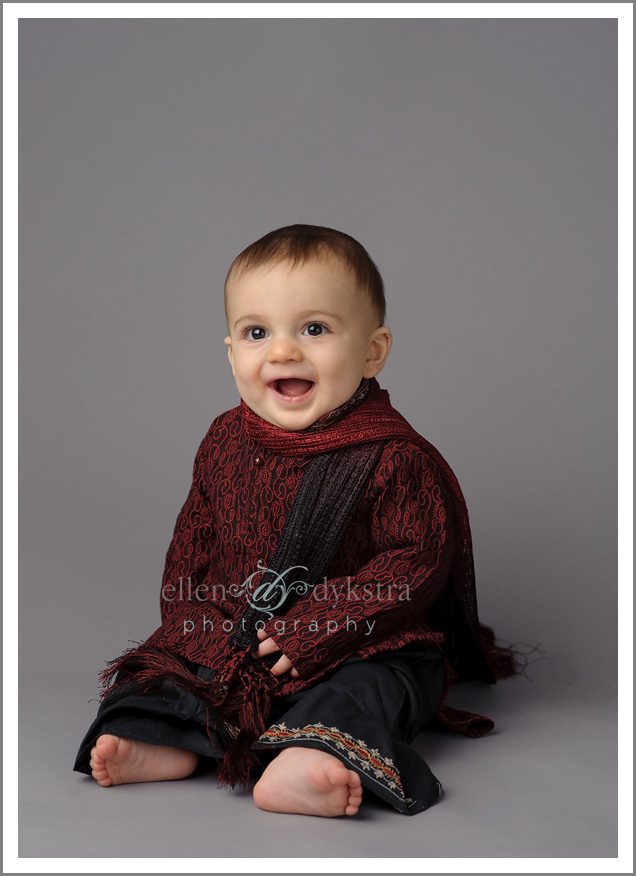 baby_in_traditional_Indian_clothing