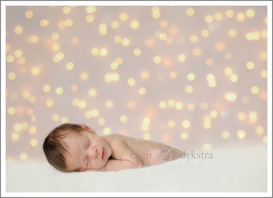 newborn_with_twinkle_lights