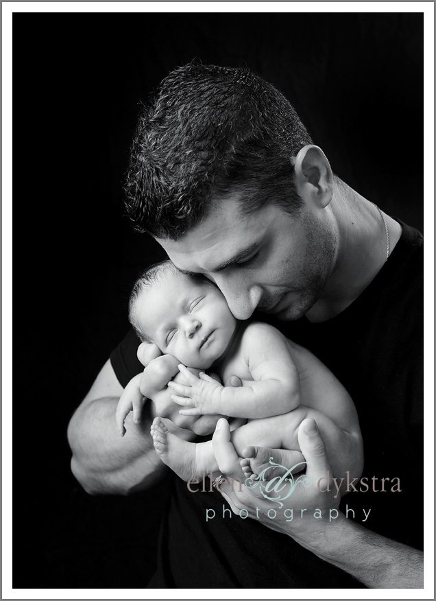 daddy_holding_new_baby