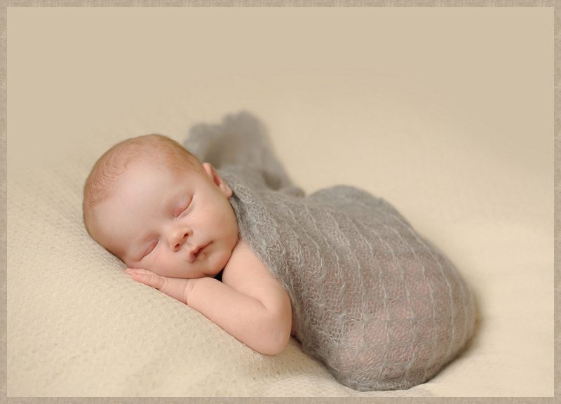 baby_in_knitted_wrap