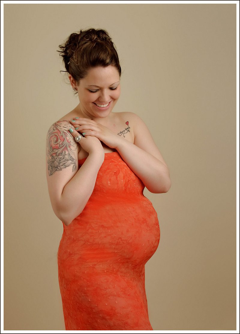 maternity-photography-with-bright-clothing