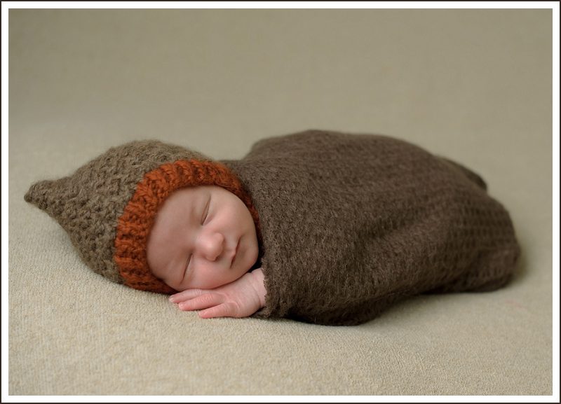 newborn-baby-picture-with-hat-and-wrap