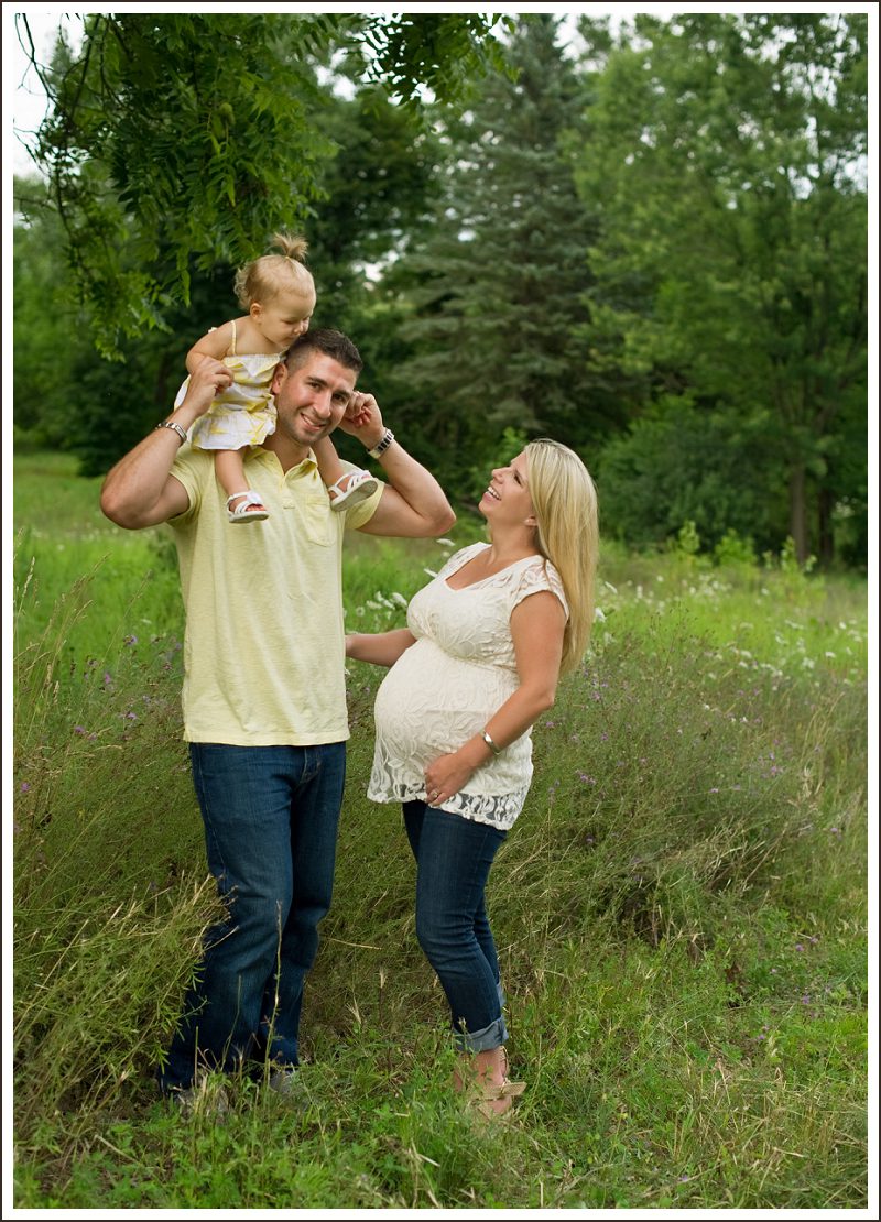 maternity-pictures-outdoors-kalamazoo