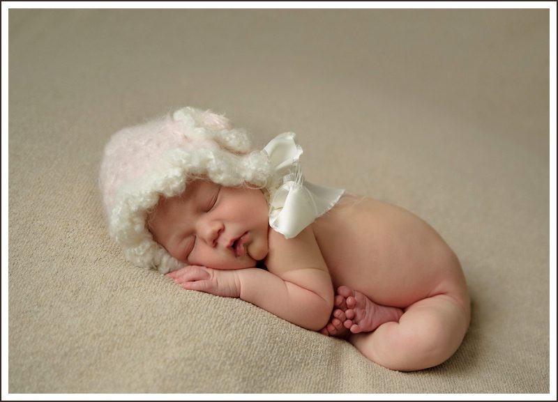 newborn-hat-with-ribbons