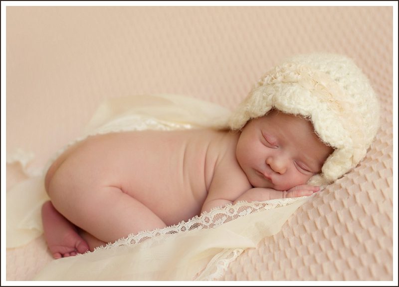 newborn-in-bonnet