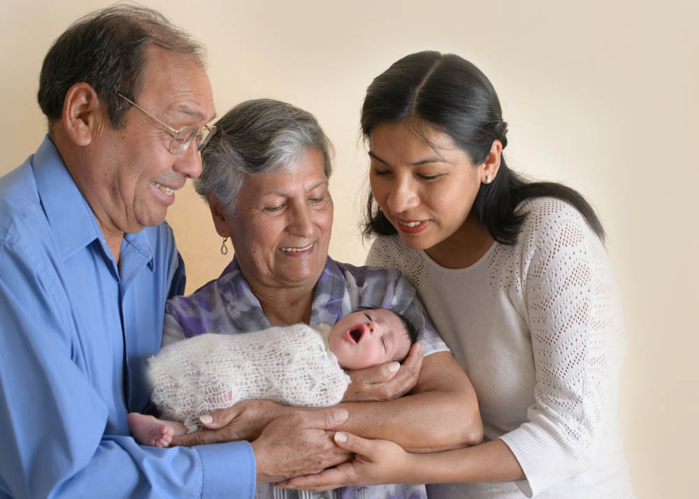 newborn-with-grandparents
