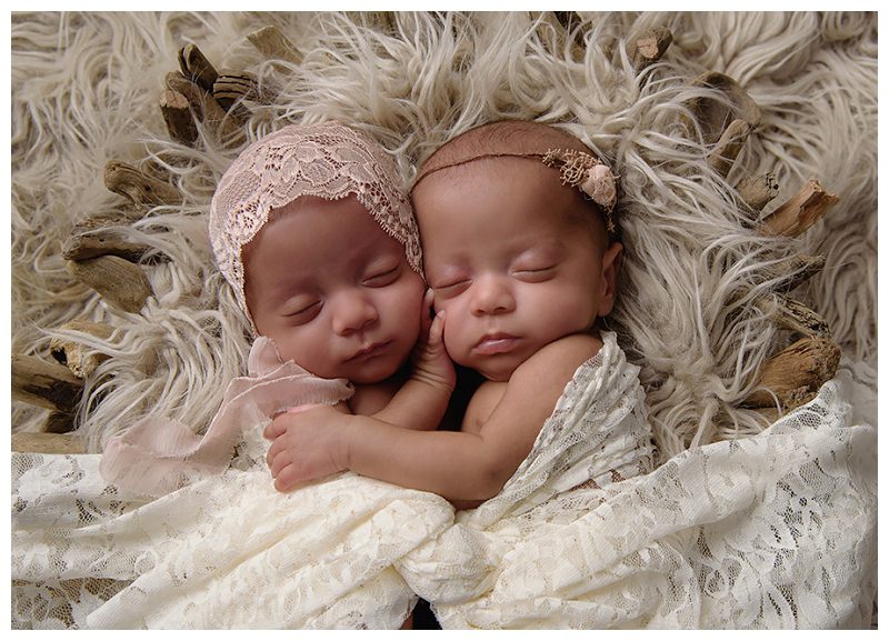 twin-babies-cuddling