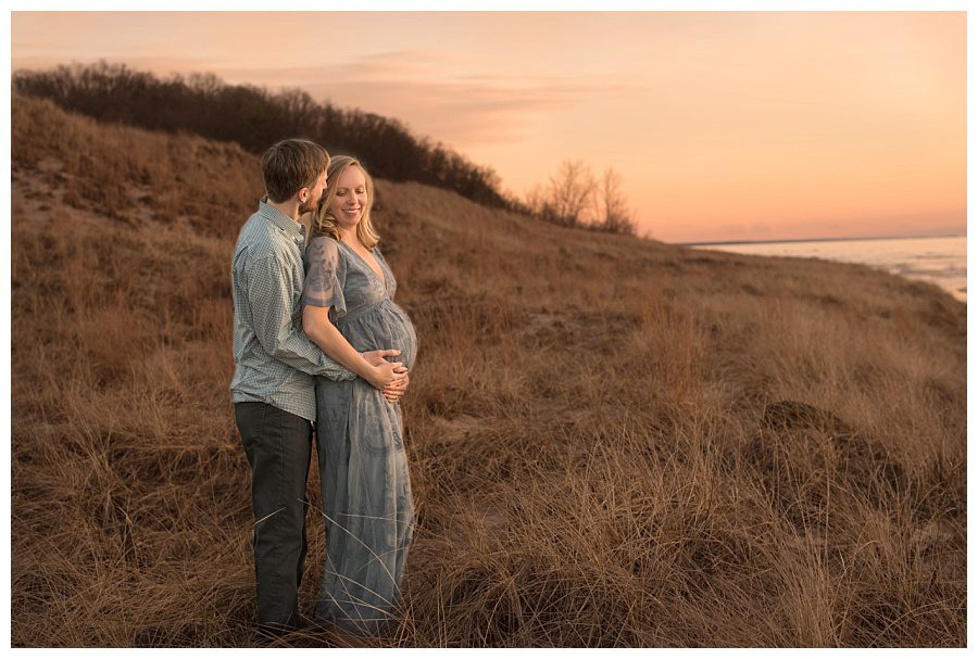 beach maternity photo session for couple