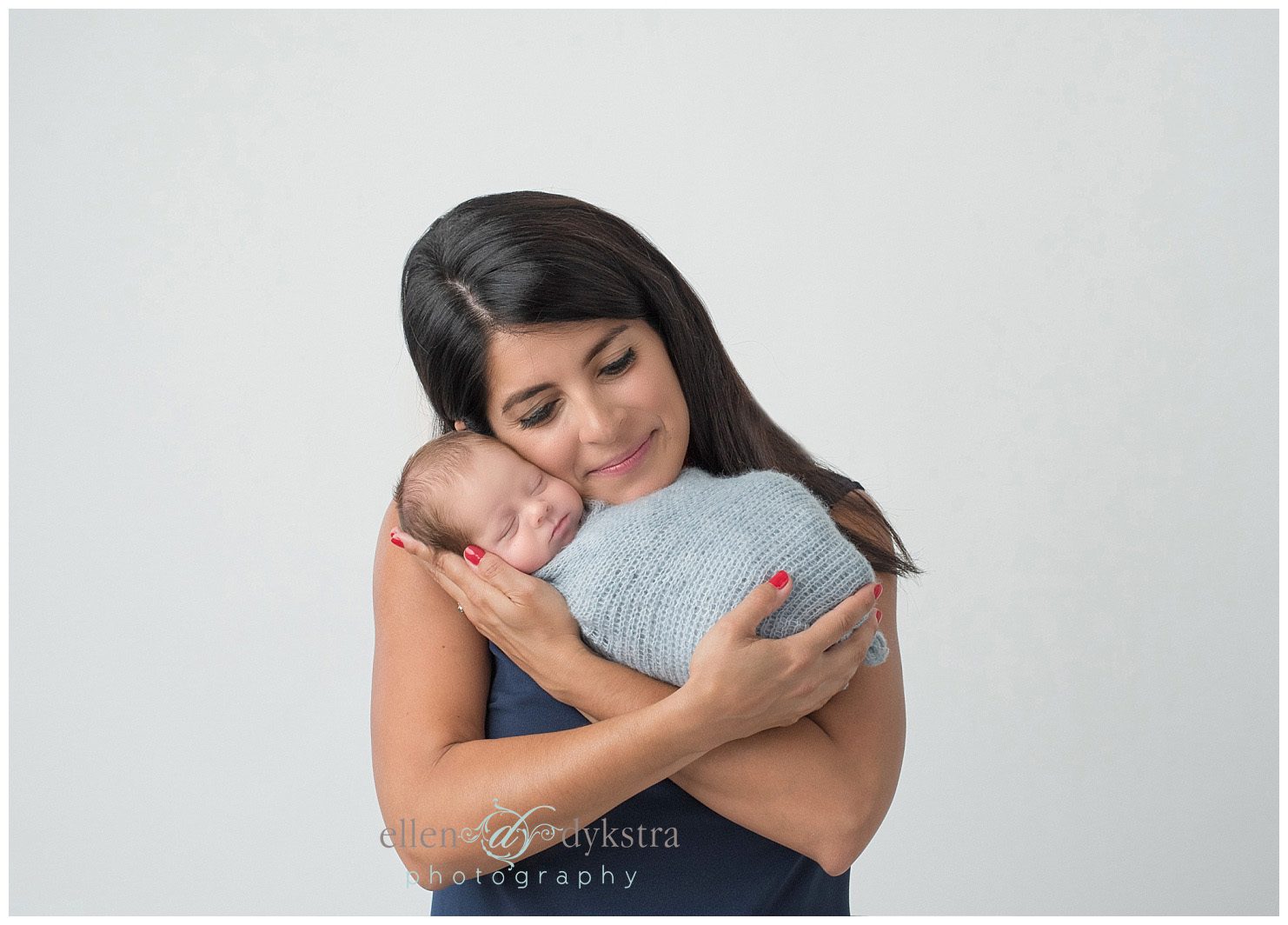 What should parents wear for newborn family photos